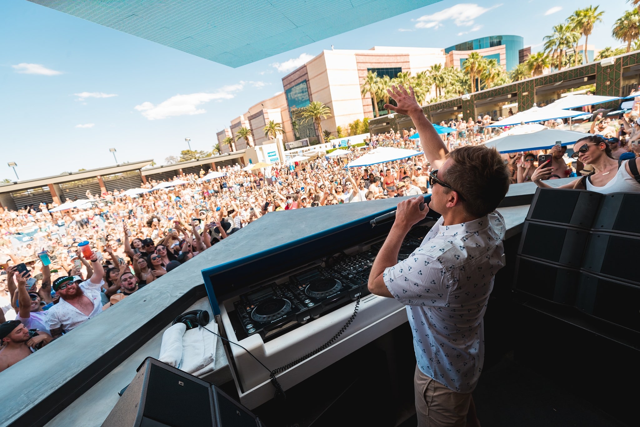 las vegas dayclub wet republic with resident dj kaskade