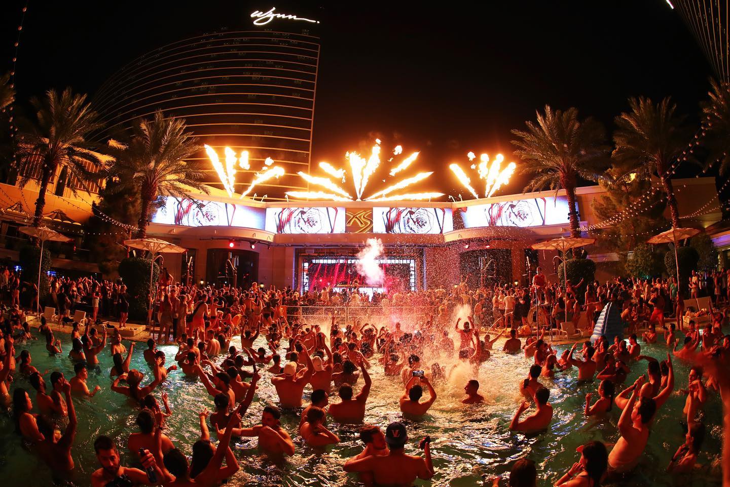 las vegas night swim at xs nightclub