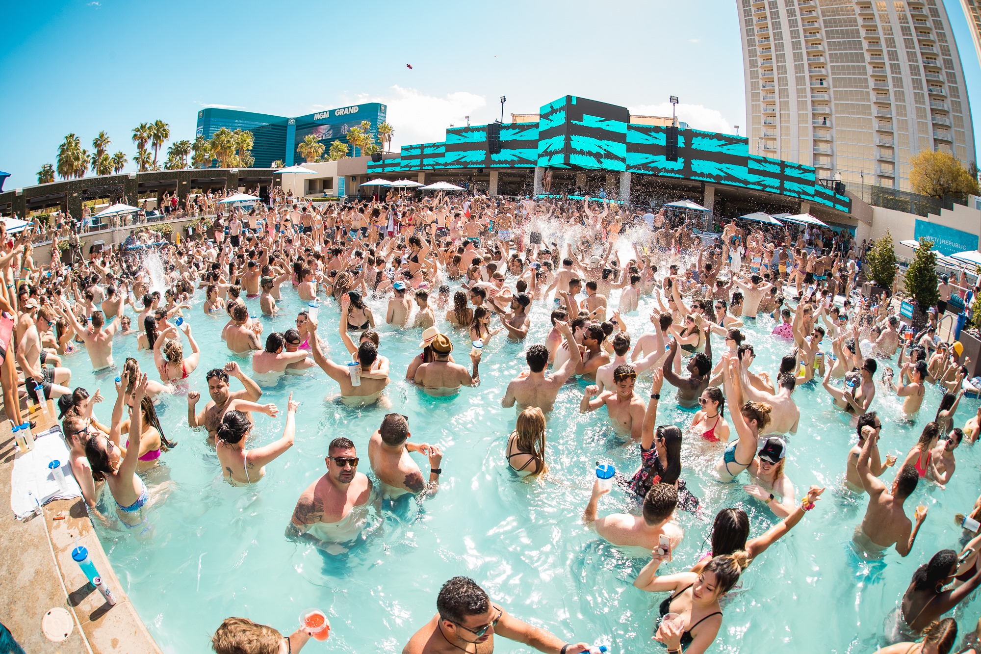 vegas pool party at wet republic ultra pool