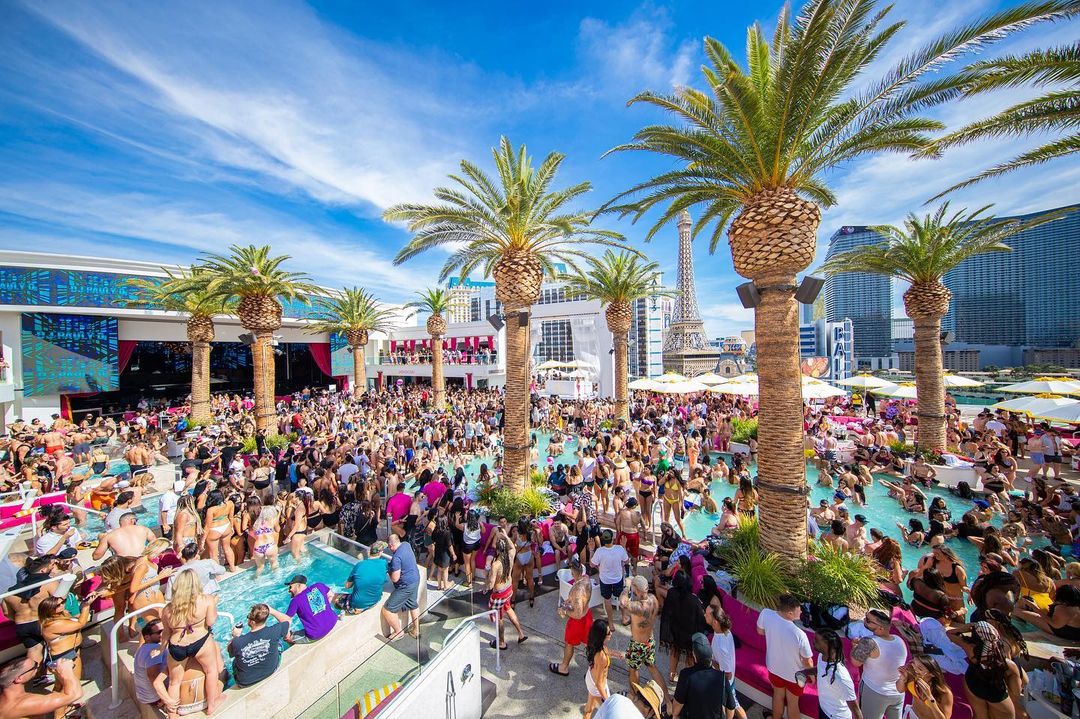 las vegas drais beach club at the cromwell pool party