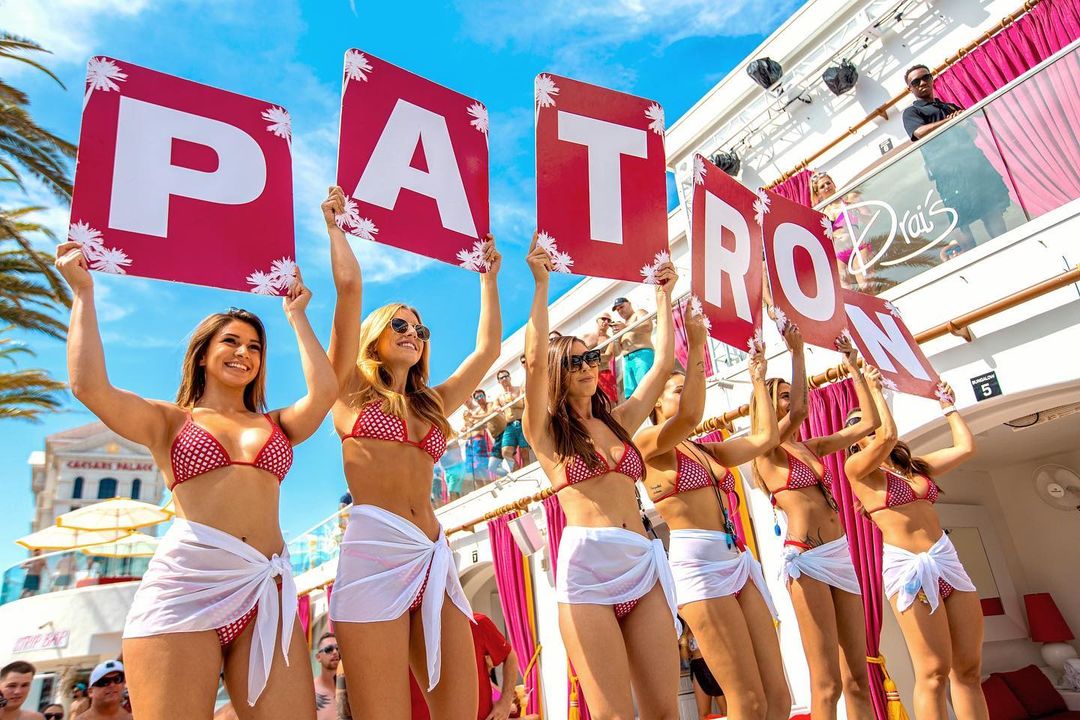 las vegas pool party drais beach club bottle girls