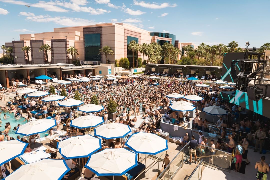 las vegas wet republic summer pool party