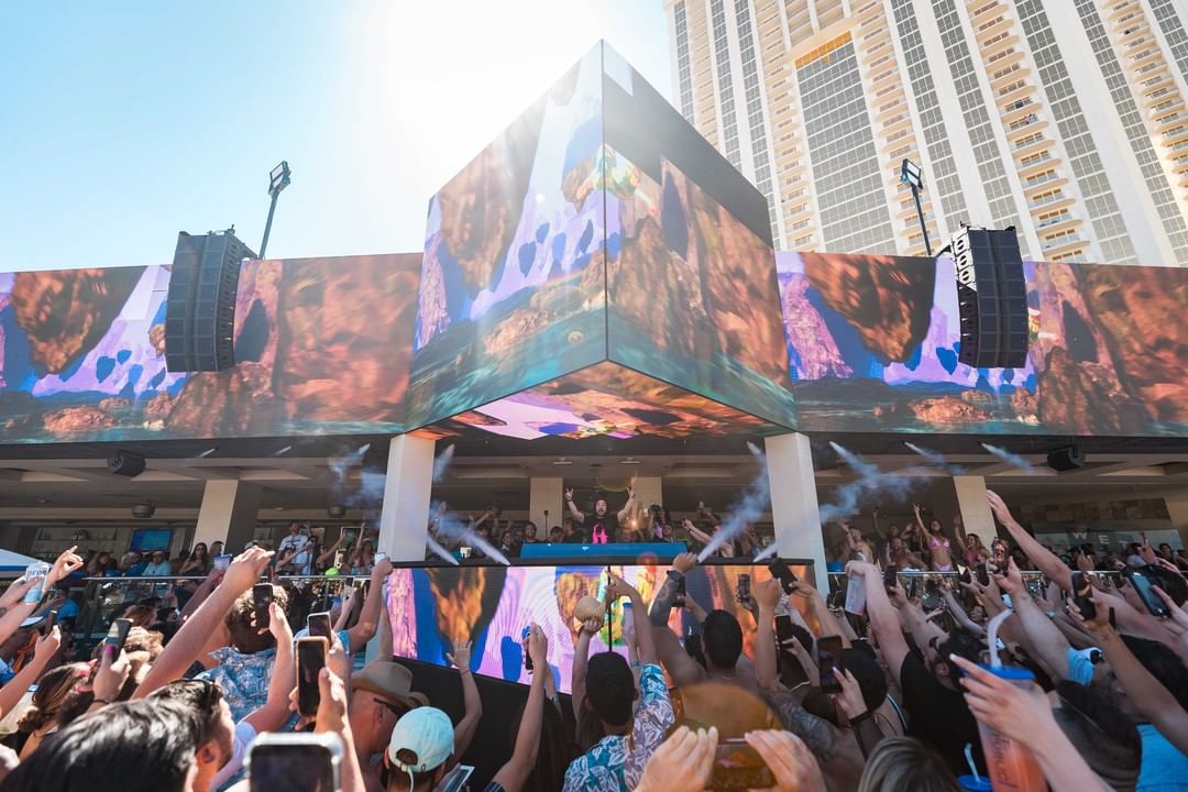 steve aoki resident dj at wet republic las vegas