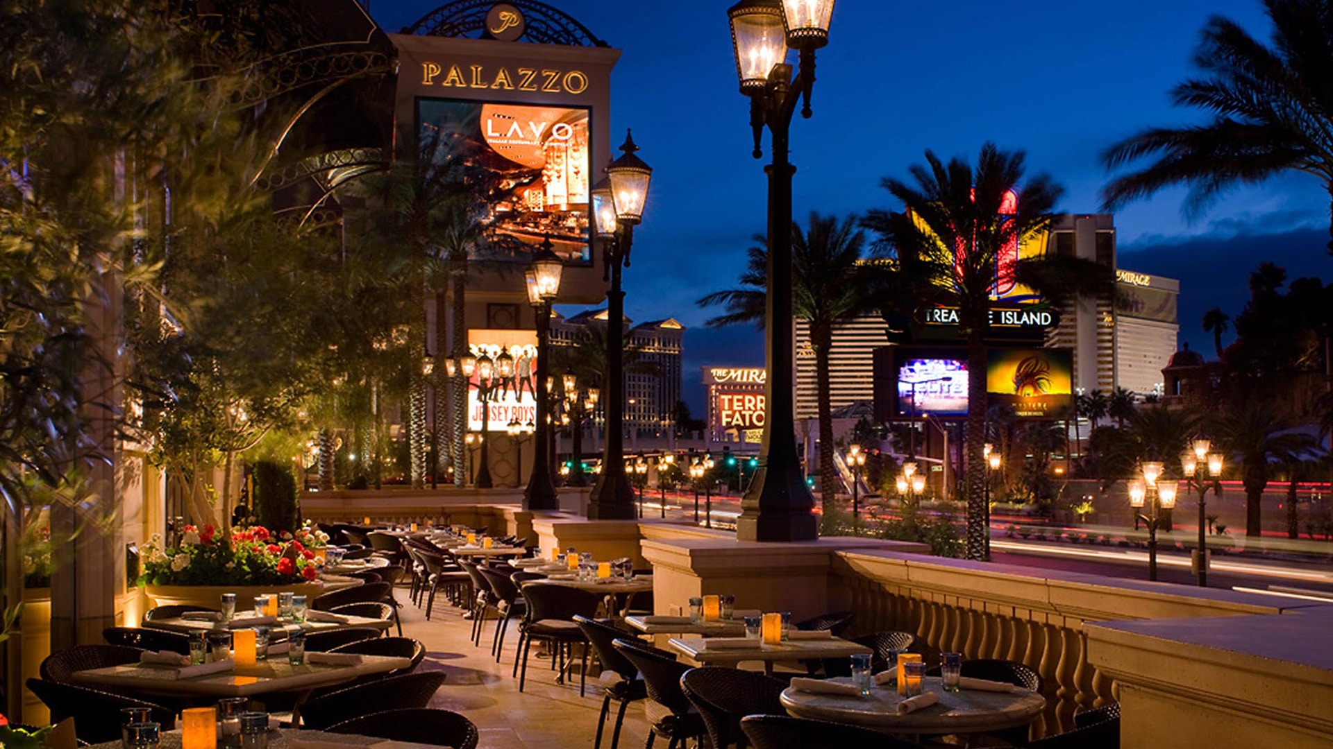 las vegas lavo lounge outdoor area