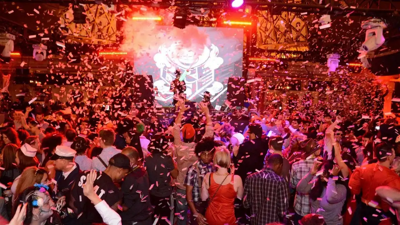 Las Vegas chateau nightclub and rooftop dj nightlife party
